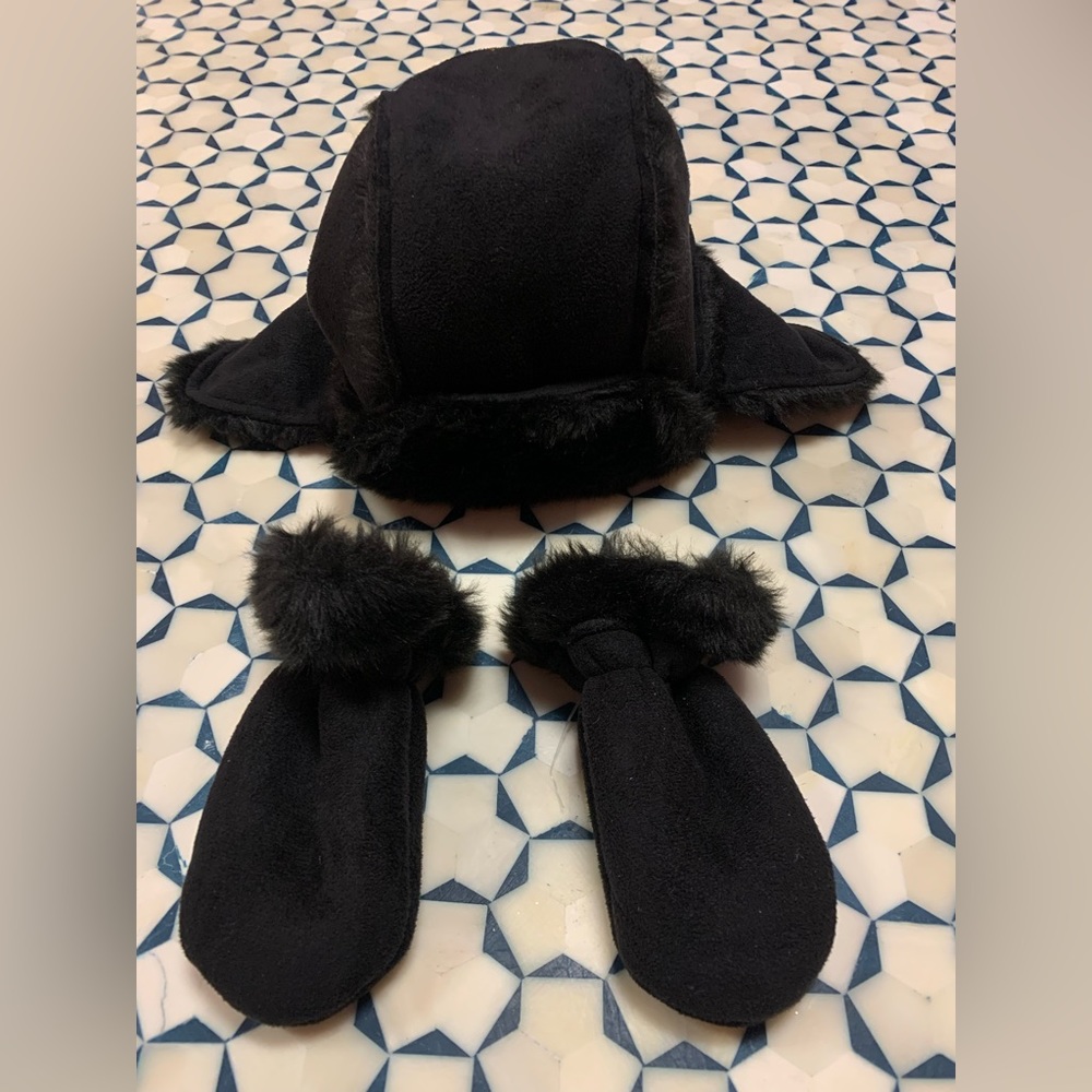 Black Mittens with Faux-Fur Trimmed Flap Hat
